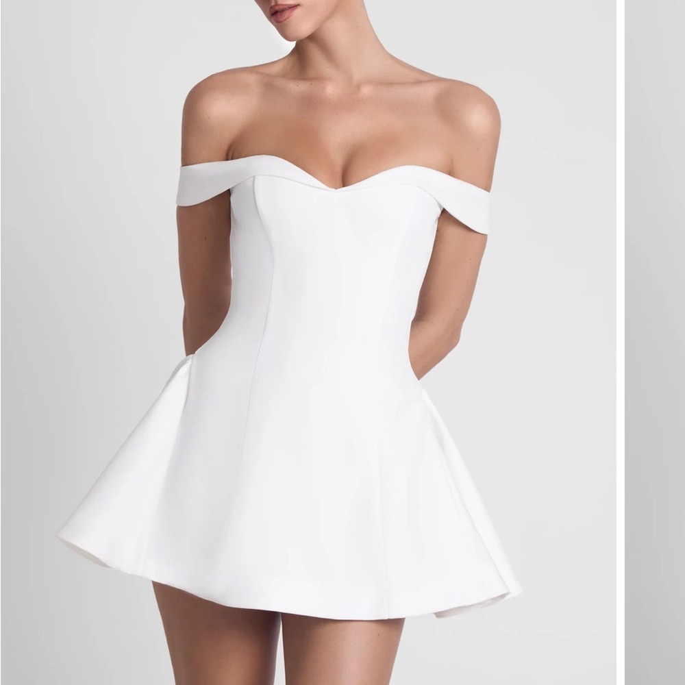 LEAU White V-Neck Dress Top